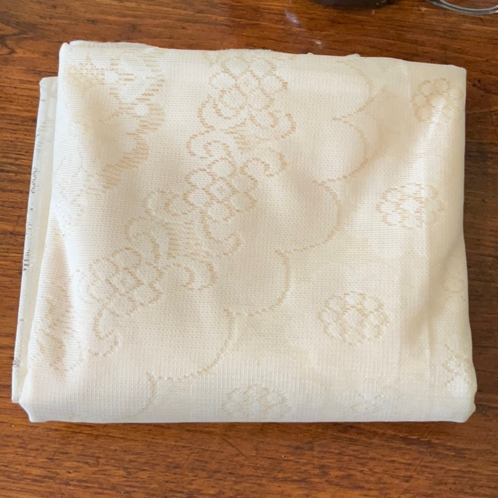 Ivory Lace Tablecloth
